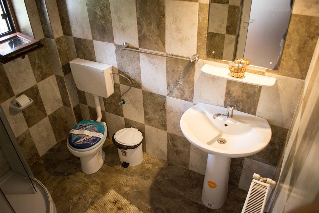 Отель Casa Diana Комана Экстерьер фото