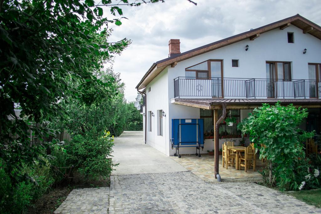 Отель Casa Diana Комана Экстерьер фото