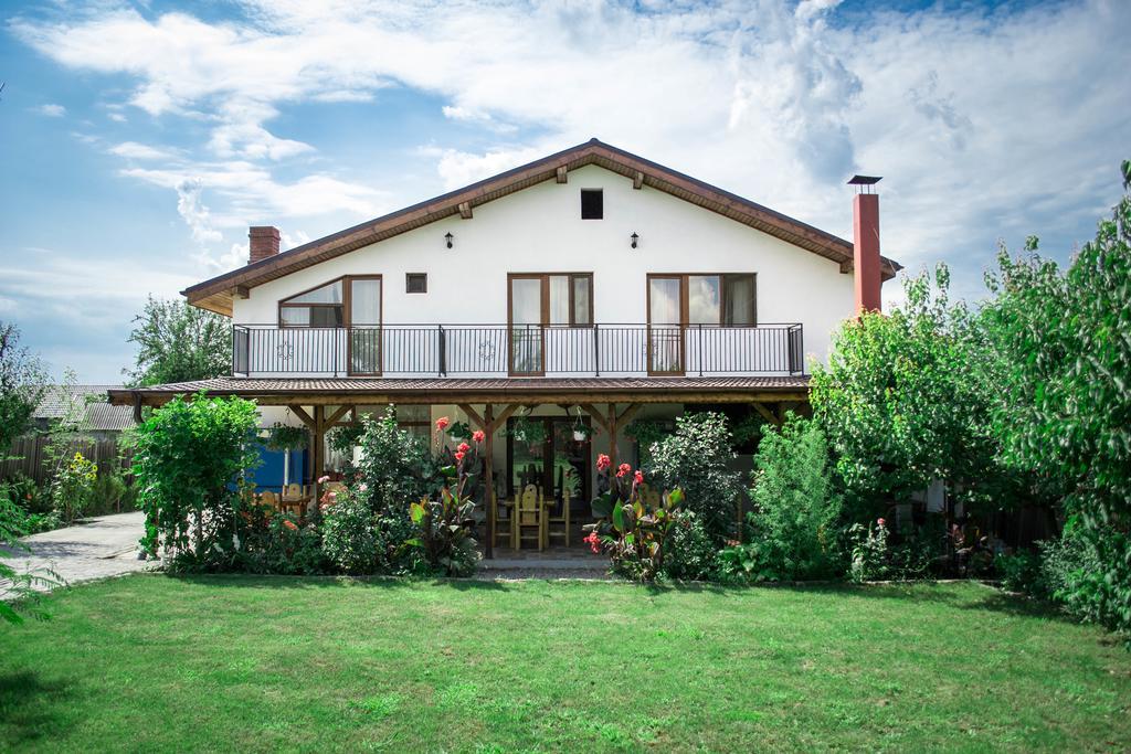 Отель Casa Diana Комана Экстерьер фото